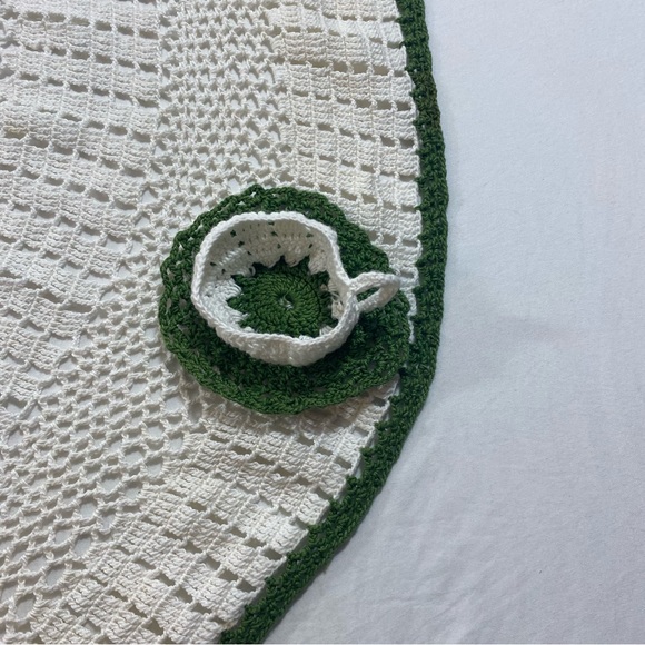 Knitted Big Doily tea cups and saucers knitted green and ivory white 38” doily - Picture 10 of 12